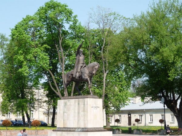 Zamość.Pomnik Jana Zamojskiego.