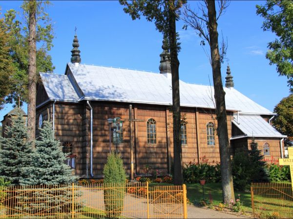 Sanok - Olchowce - Cerkiew Wniebowstąpienia Pańskiego w Olchowcach . Od roku 1948 budynek byłej cerkwi jest siedzibą kościoła oraz parafii rzymskokatolickiej pw