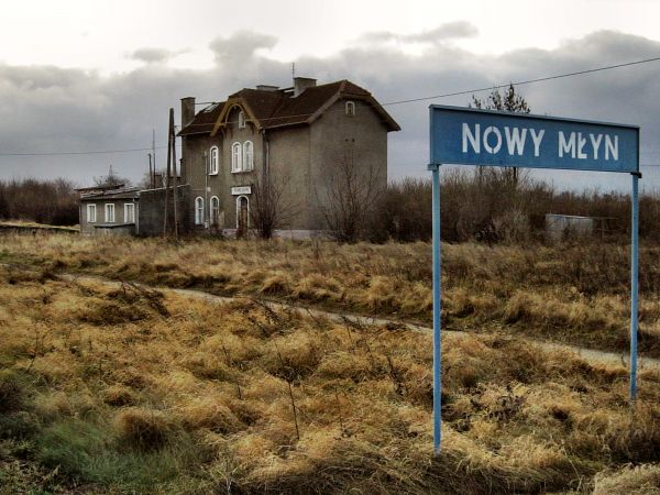 Dawna stacja kolejowa w Nowym Młynie 2011-12-19