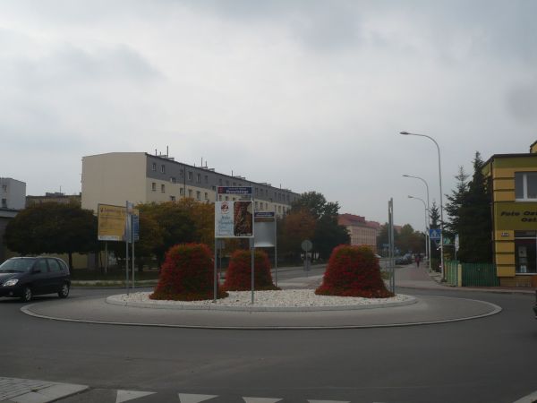 Rondo im.kardynała Stefana Wyszyńskiego i w oddali ul.I.Paderewskiego.