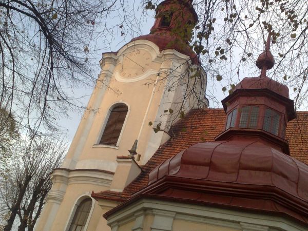 Barokowy kościół pw. św. Andrzeja Apostoła powstały w 1718 roku z fundacji Joanny z Szołdrskich Zakrzewskiej.