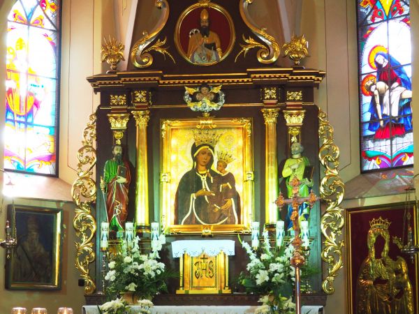 nad Obrazem Madonny Skalnickiej - cudami słynącej - obraz w owalu  przedstawiający św. Klemensa, patrona tego kościoła.