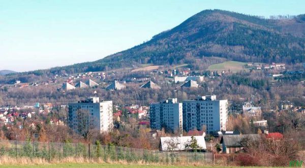 USTROŃ widok na Centrum i Zawodzie .W tle Lipowski Groń.
