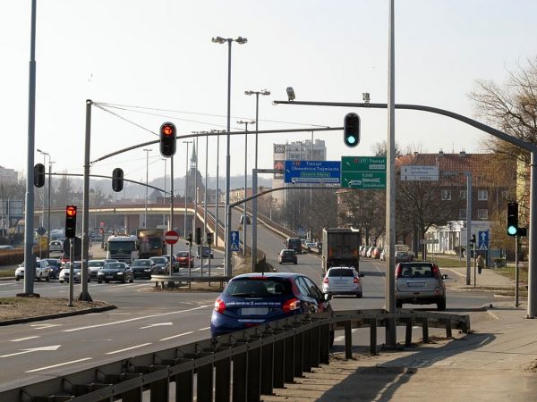 Na ulicy Elbląskiej w stronę centrum miasta