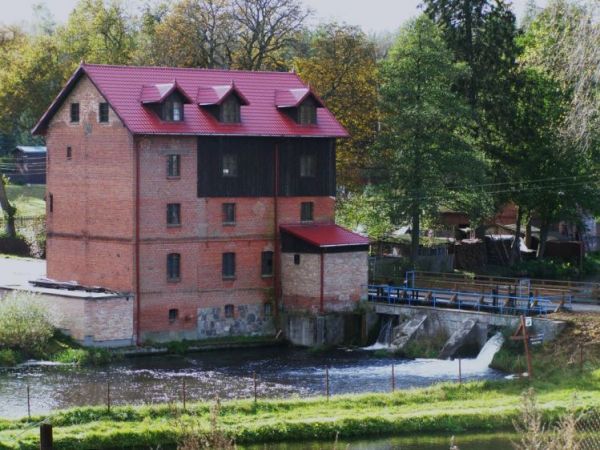 Nieczynny młyn  na Wdzie (lub Czarna Woda) na granicy Odrów i Wojtala.