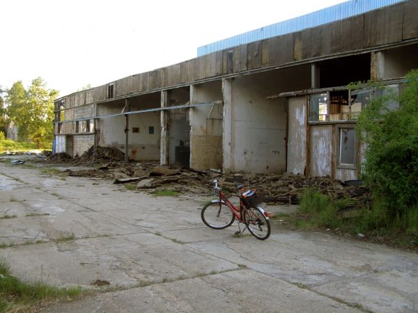 Zdewastowana fabryka domów ul. Północnej   fot.  23