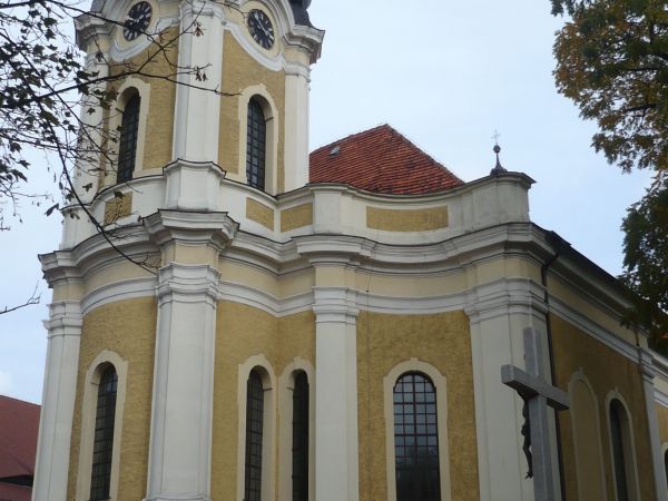 Kościół p.w.Św. Piotra i Pawła barokowy 1766-72 w/g projektu Karola Marcina Frantza.