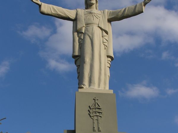 Pomnik Chrystusa Króla na granicy Brzezin i Małej