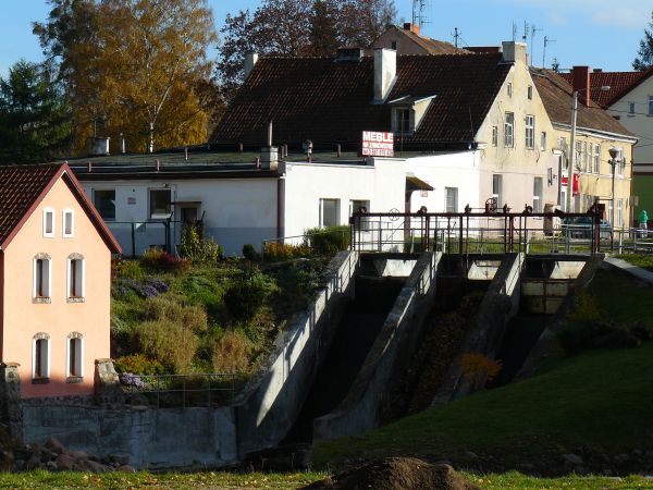 Tama na rzece Symsarnie.