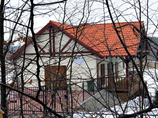 Świetlica wiejska w Czarnym zimą