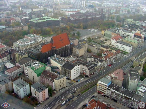 Kiedyś dostępu do miasta strzegły mury miejskie i fosa. Teraz dostępu do Starego Miasta strzeże magiczna bariera zwana Trasą W-Z.