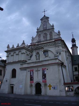 Kosciol Karmelitow Bosych  pw. sw. Jozefa.
Został wystawiony w latach 1635 - 1644 w stylu renesansu lubelskiego. Jest jednonawowy, prezbiterium jest węższe od