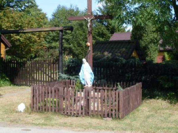 FIGURA I KRZYŻ PRZYDROŻNY W STAREJ RZECE