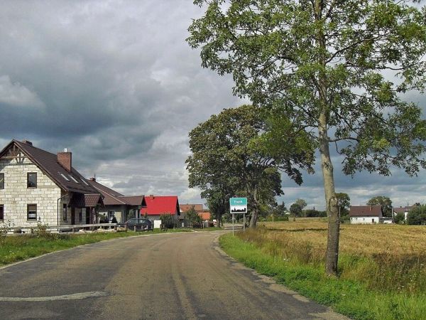 Dojeżdżamy do Franku drogą powiatową (ulicą Krętą) od strony Iwiczna