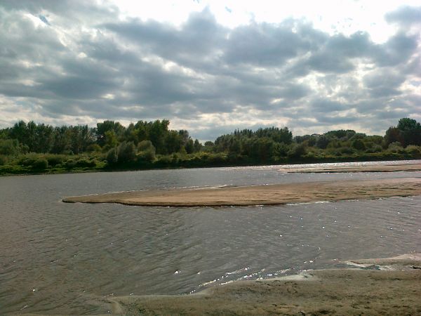 Wisła -pogranicze Brzostkowa , prawdziwe dzikie plaże jak z piosenki "Czerwonych Gitar"
