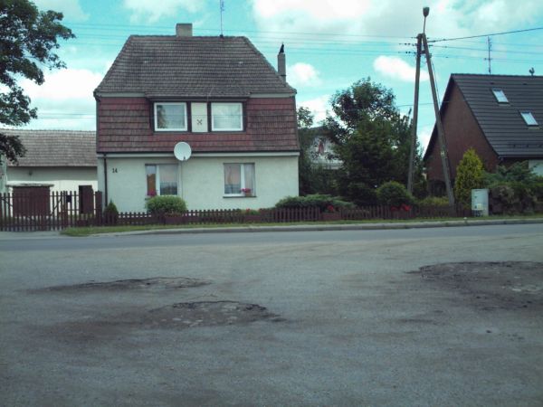 Jeden z domów przy ul. Dworcowej.