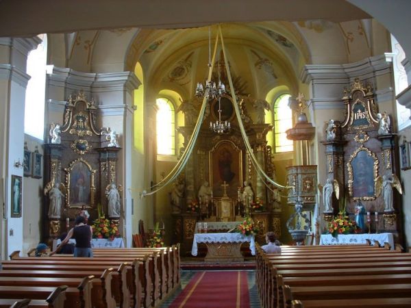 Ołtarz kościoła parafialnego p.w. Św. Trójcy