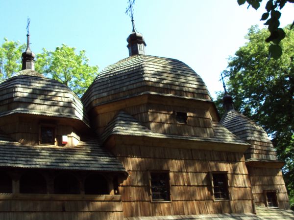 przy : cerkwi pw. Narodzenia Przenajświętszej Bogarodzicy.