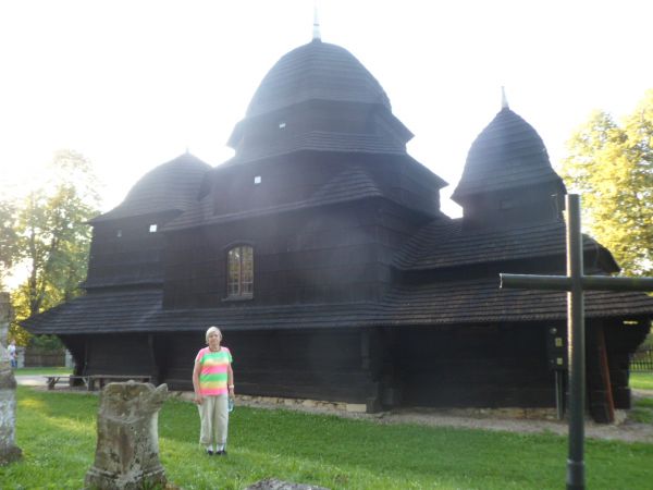 należy podkreślić, iż świątynia ta stanowi zabytek klasy zerowej - kiedy jeszcze "nie było w modzie" wpisywanie naszych cerkwi i kościołów na Listę UNESCO - to