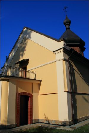 Murowana parafialna cerkiew greckokatolicka św. Michała Archanioła w Olszanach . Cerkiew została zbudowana w 1924, w miejscu wcześniejszej murowanej cerkwi, zbu