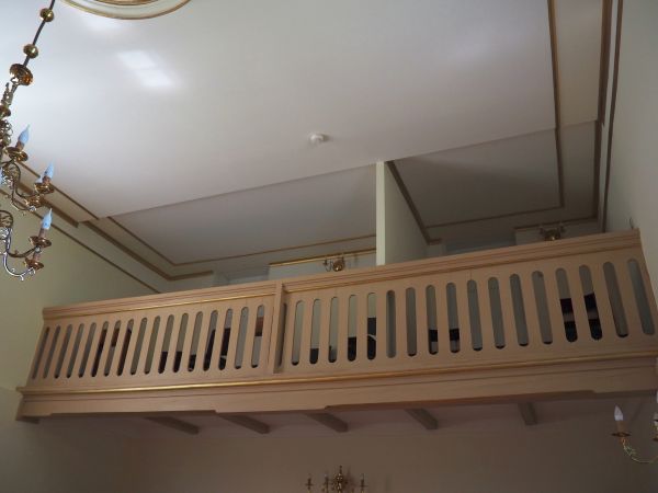 w Klasztorze Sióstr Nazaretanek jest kaplica - tu często modlił się internowany prymas Wyszyński - tu z siostrami zakonnymi a bywało że i z wiernymi z okolicy,