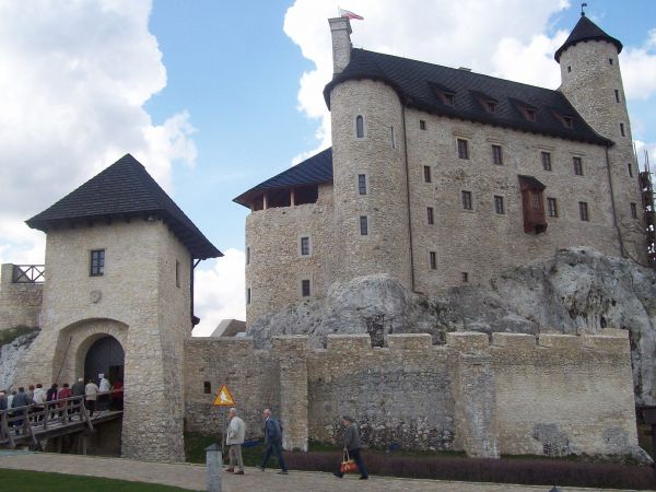 Zamek Bobolice – zamek królewski zbudowany w połowie XIV w. na terenie Jury Krakowsko-Częstochowskiej, we wsi Bobolice w województwie śląskim.