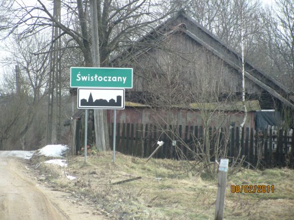 Dojechalismy. Doga nie najlepsza ale na miejscu. Cieszy sie serce raduje dusza bo oto jestem na ukochanej ziemi i umilowanej wsi Swisloczany.