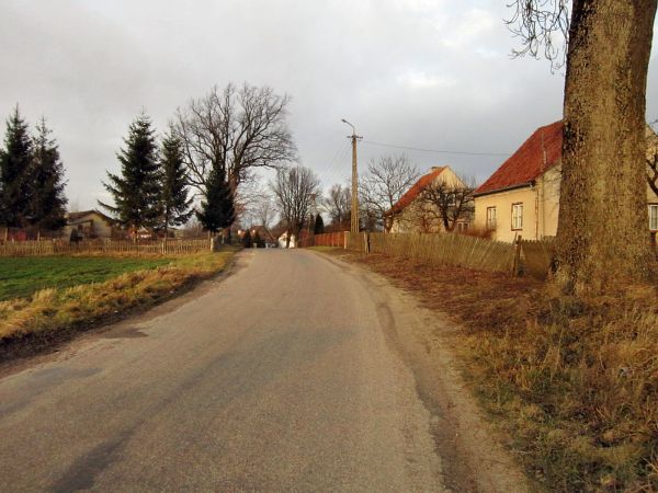 Klewno-pierwsze zabudowania jadąc od Reszla