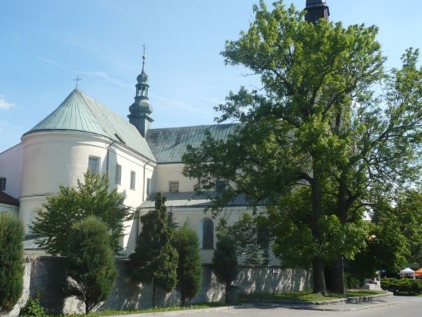 Spojrzenie na świątynię od strony kaplicy MB Gidelskiej.