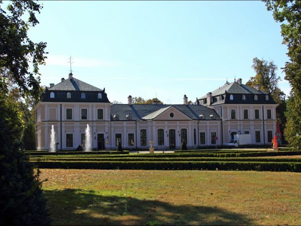 Zespół pałacowo - parkowy Czartoryskich .