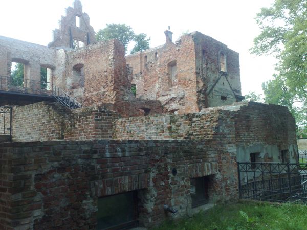 Ruiny pałacu Hatzfeldów