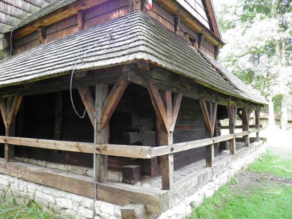 Cerkiew p.w. św. Paraskewy w Radrużu  ,  drewniana , wybudowana przez zawodowych cieśli w XVI wieku , przetrwała do naszych czasów w stanie bardzo dobrym.