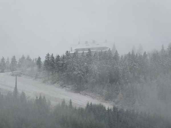 11 listopada a schronisko na Stogu Izerskim już białe