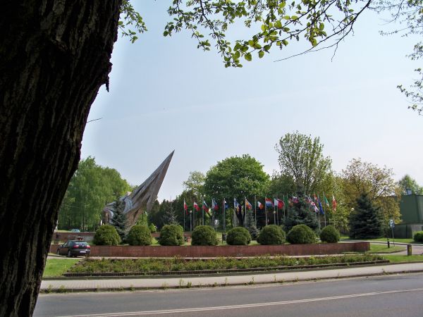 Przy Urzędzie Miasta.