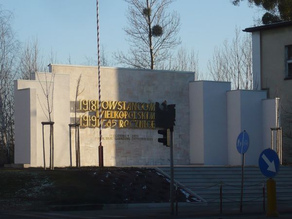 Pomnik  Powstańców  Wielkopolskich  po  remoncie  ul   Wrocławska.