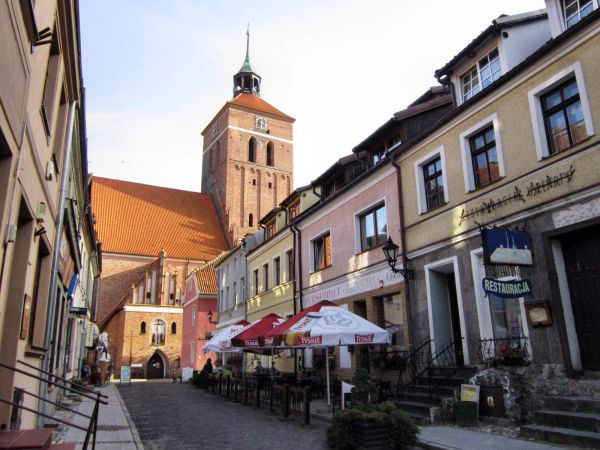 Reszel,jiedna z uliczek Starego Miasta,dawna nazwa uliczki,to ulica Kościelna,obecnie ul. Wyspiańskiego