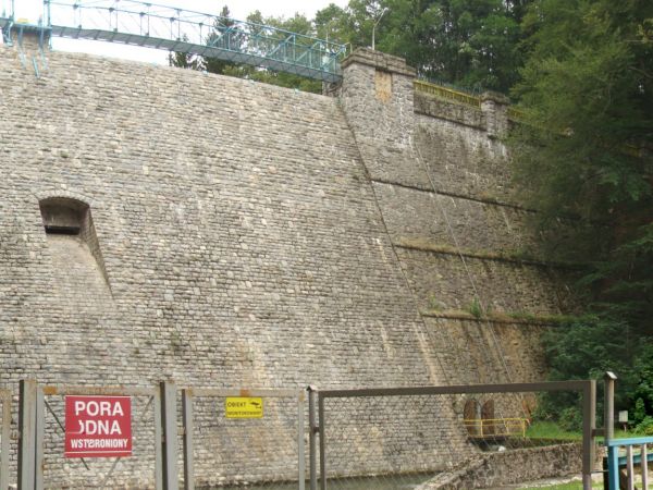 Zapora na Wilczce w Międzygórzu