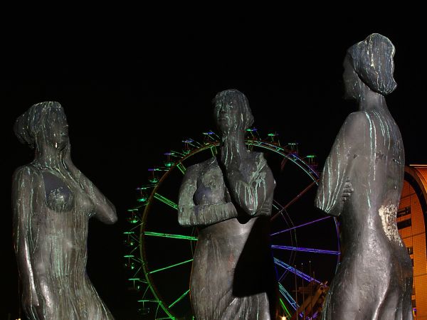 Bydgoszcz - pomnik "Trzy Gracje"