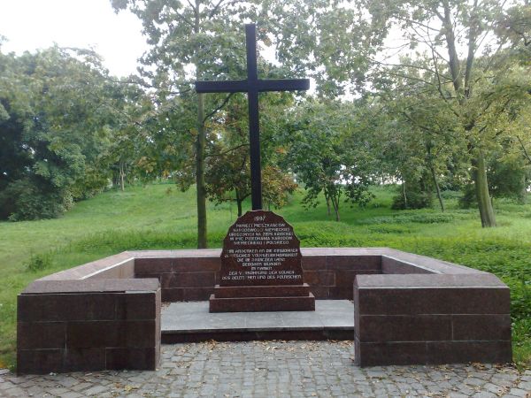 Niemiecki cmentarz ewangelicki .