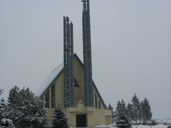 Kościół parafialny pw. św. Floriana w Żywocicach zimą 2006 roku.