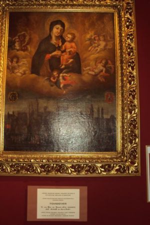 obraz Matki Bożej Piekarskiej - uznawany za cudowny - namalowany na lipowej desce ocalił w 1680r. od zarazy mieszkańców Tarnowskich Gór i czeskiej Pragi. Z ikon