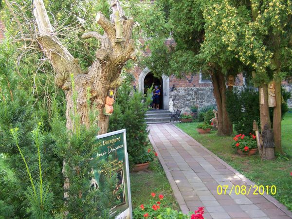 Przed domem J.Długosza.