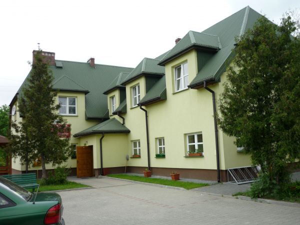 Pałac Leszczyńskich w Krasnobrodzie. Murowany kolumnowy pałac wzniesiony w pierwszej połowie XVII wieku, później przebudowywany. Pałac uległ zniszczeniu w 1914