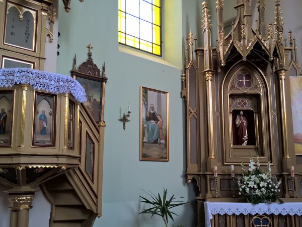 Z tej ambony księża wygłaszali piękne i mądre kazania i nazywali grzech -grzechem. Kościół św. Jana Chrzciciela w dawnej parafii Ostrowce.