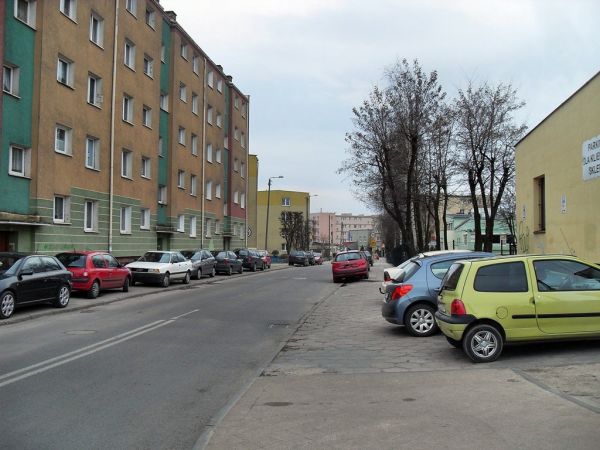 Ulica Wybickiego w kierunku Aleji Wojska Polskiego