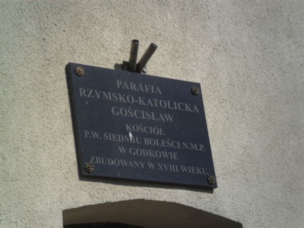 Tablica na kościele 7 Boleści NMP