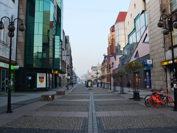 Ulica Świdnicka o brzasku