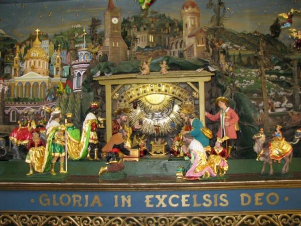 "Ruchoma szopka "- to wspaniałe przeżycie .Mam szacunek dla człowieka który tę szopkę zrobił dla swojego dziecka.