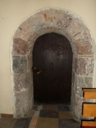 w przedsionku kościoła - portal romański.