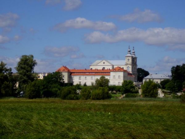 Widok od strony połudiowej na kościół św. Franciszka Ksawerego